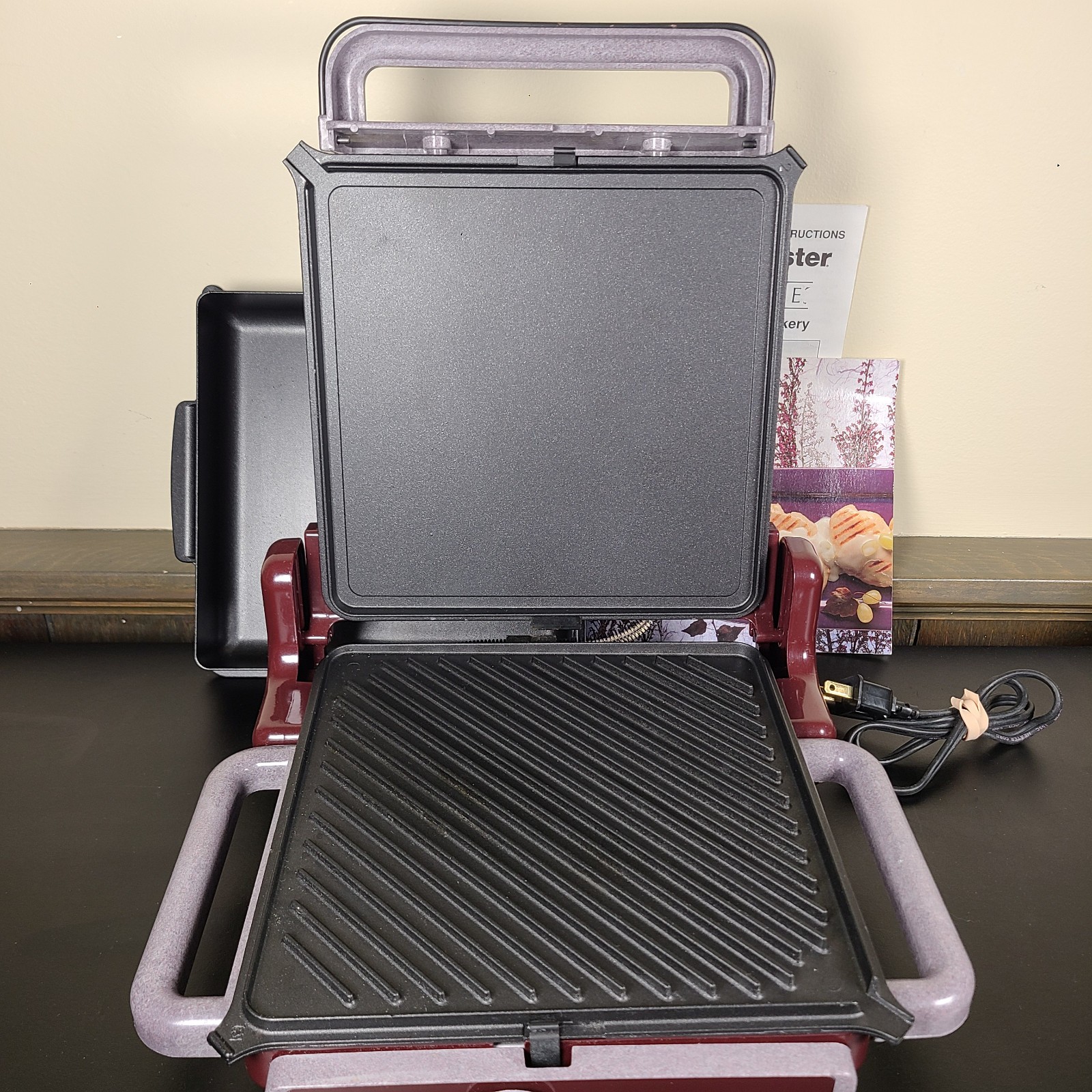 VTG 90s / 00s Toastmaster Grillerie Model 2000 Speed Grill & Bakery w/ Plates