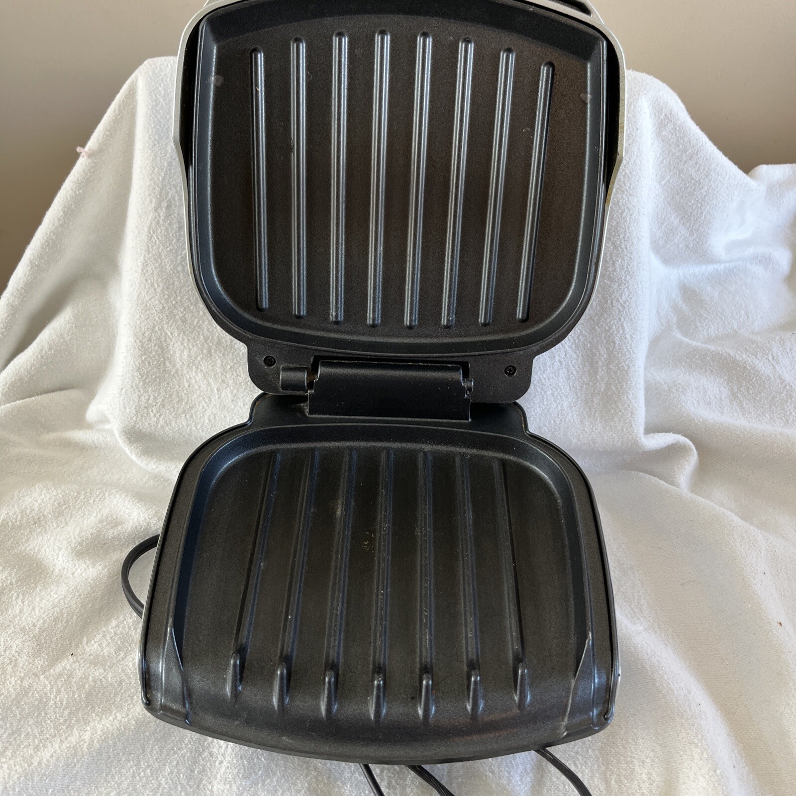 George Foreman Grill GR10ABW Champ Grilling Machine With Bun Warmer – Blue