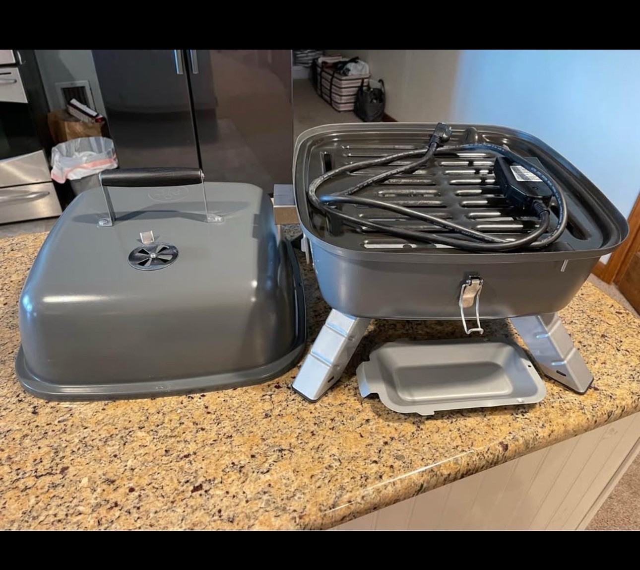 Pampered Chef Grill – Indoor /Outdoor Portable Grill- Used Once, Stored Inside