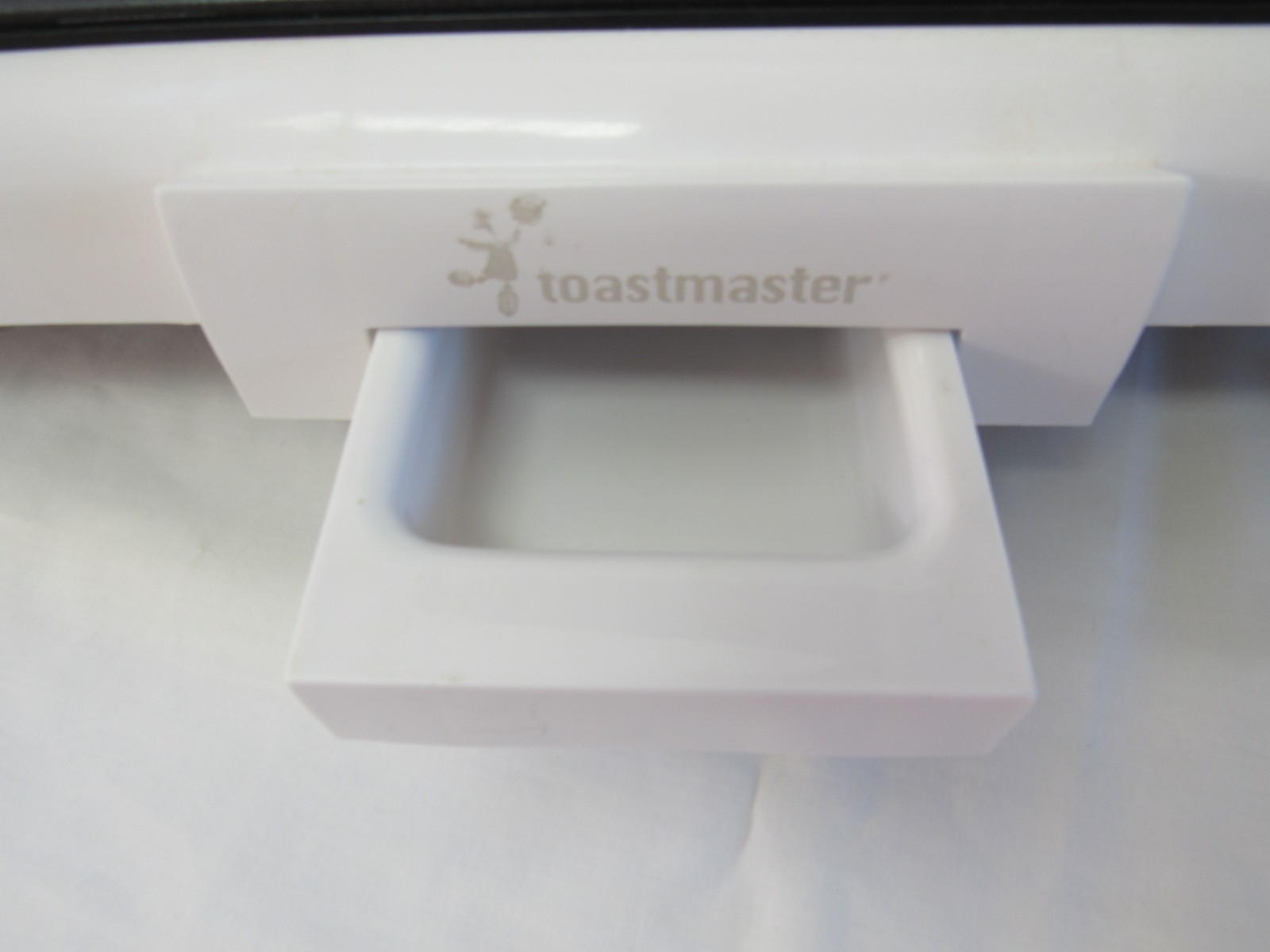 Tostmaster Electric Cool-Edge Griddle W/Backstop and Drip Tray – 10″ x 15″ TG15W