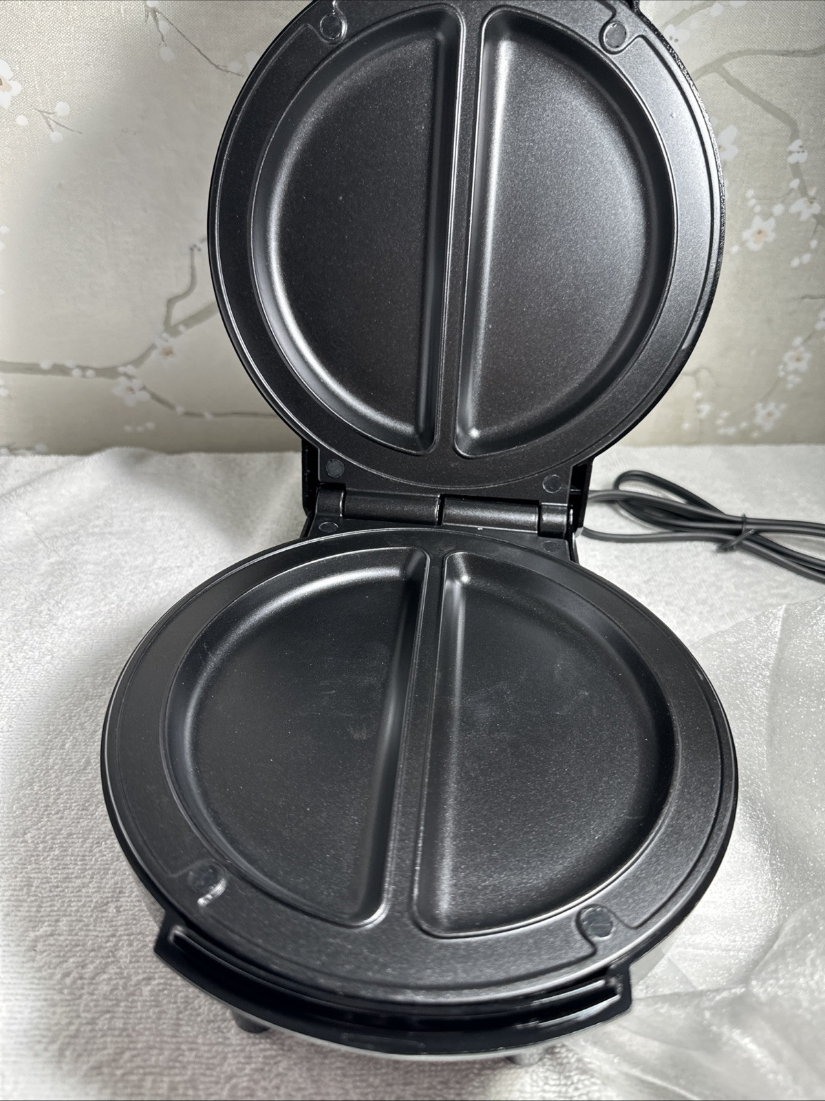 Robert Irvine Omelet Maker 1000 Watts