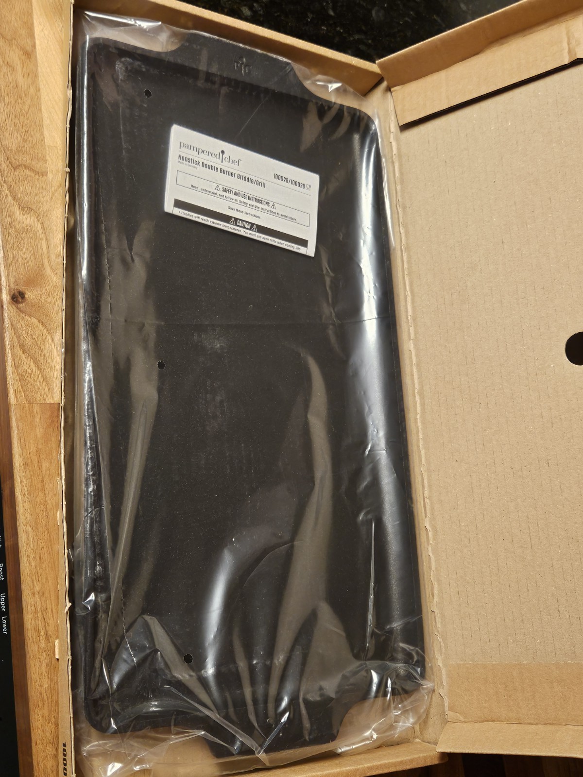 New In Box Retired Pampered Chef Nonstick Double Burner Griddle #100029