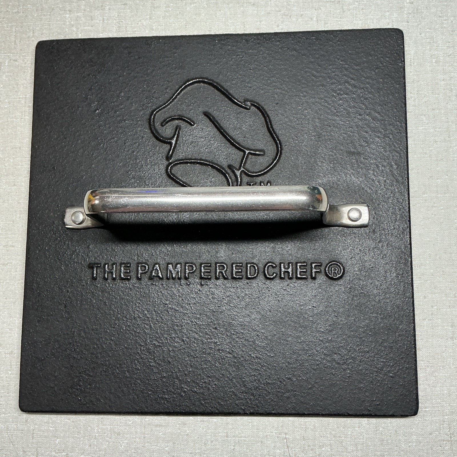 Pampered Chef Grill Press #2875 – Cast Iron Heavy-Duty Press, Even Searing