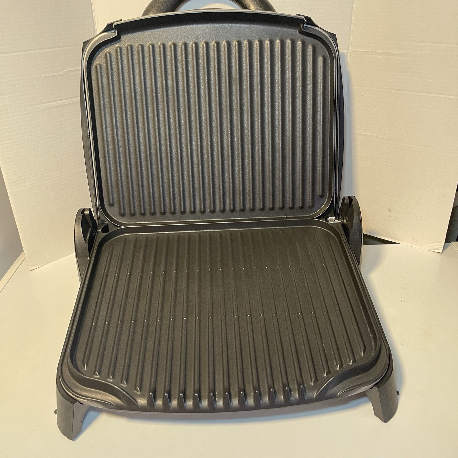 George Foreman Double Champion Indoor Outdoor Electric Grill Press Model GGR62