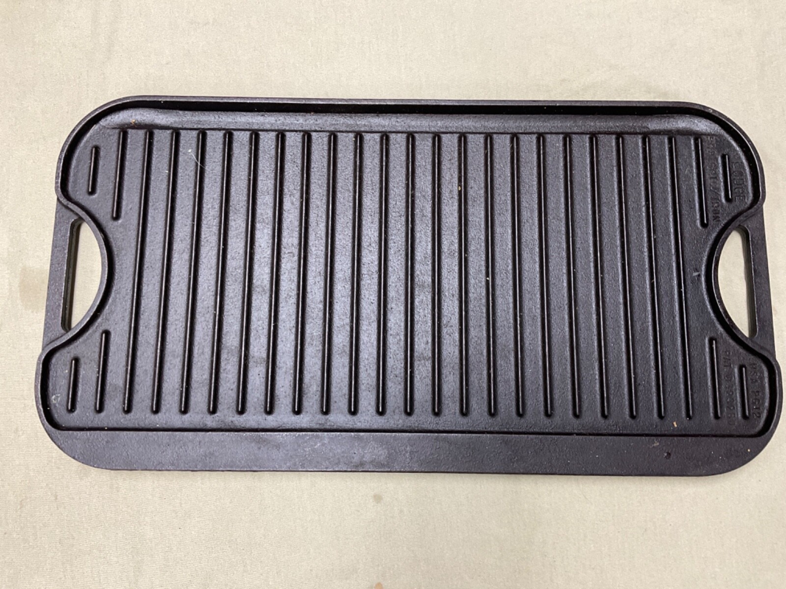 Lodge Pro-Grid Cast Iron Reversible Grill Griddle Combo PG12 USA 20×10 3/8in.