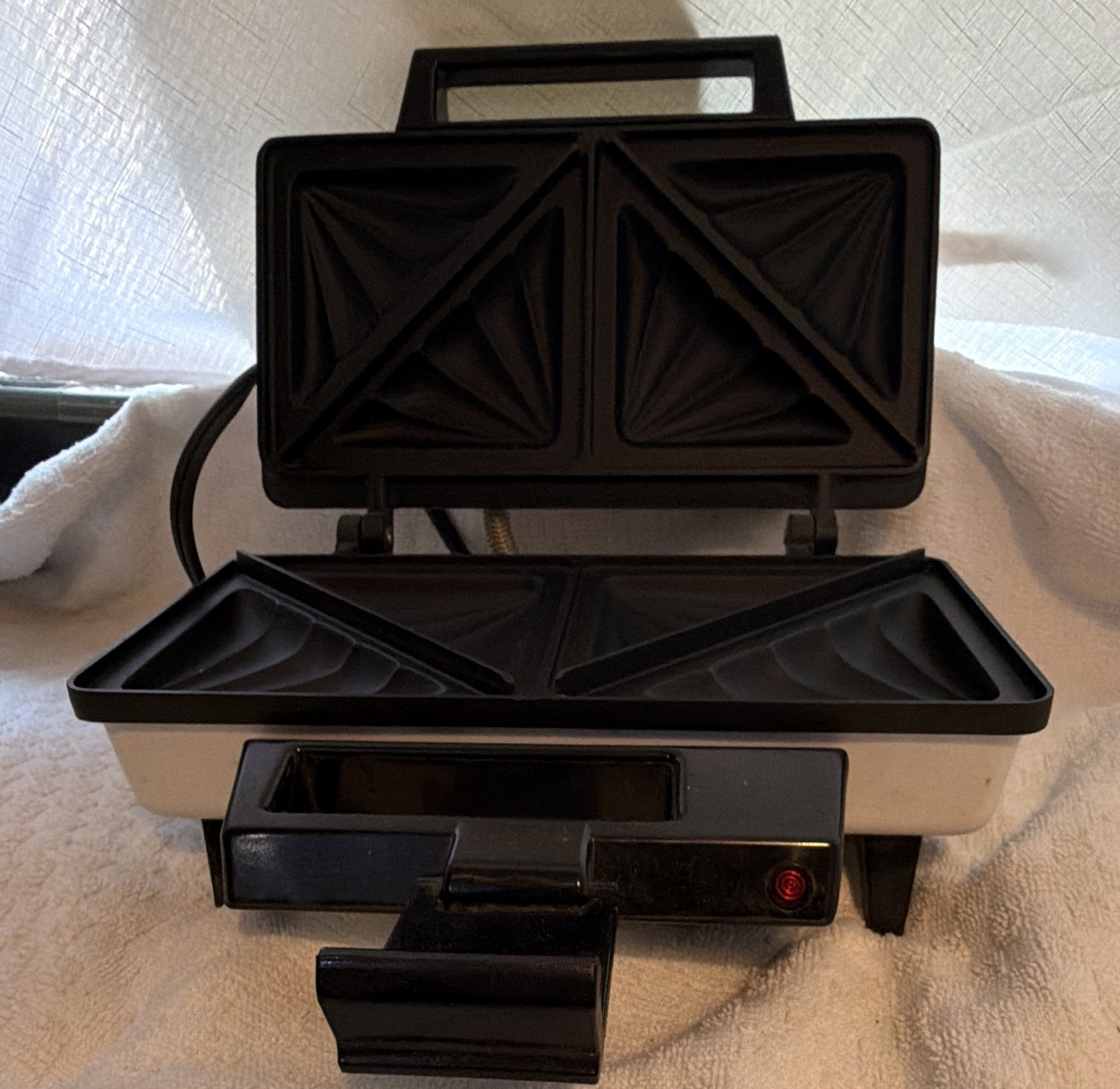 Salton Electric Sandwich Toaster Non-Stick Plates White/Black 120V