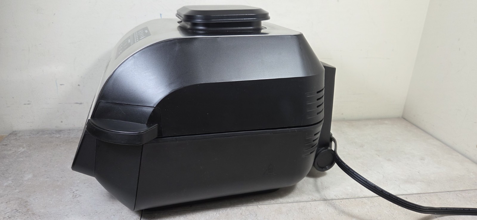 Ninja EG201 Foodi 6-in-1 Indoor Grill with Air Fryer Roast Bake, Broil Dehydrate