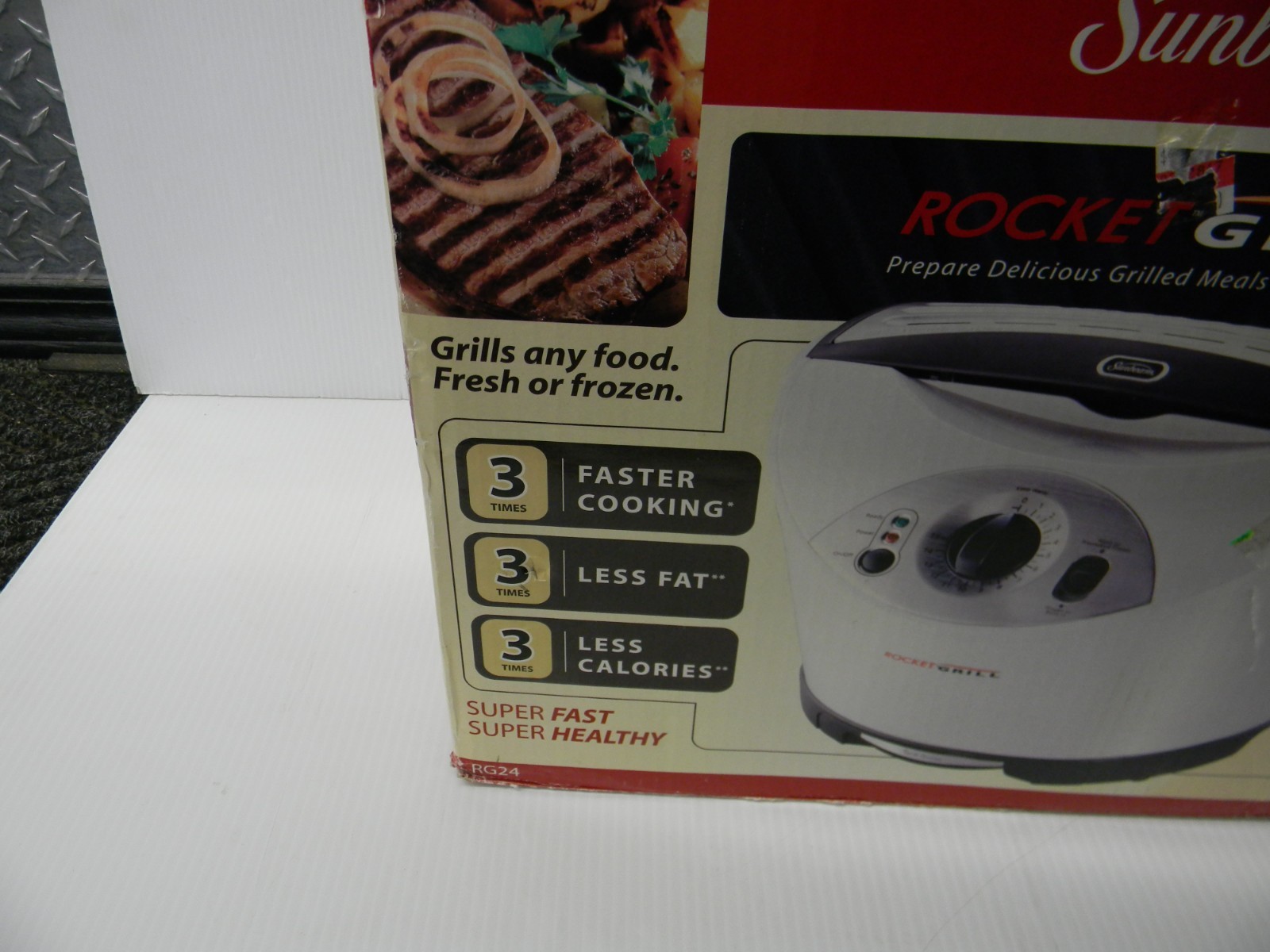 Sunbeam Rocket Grill Model RG24 “Grill Fresh Or Frozen Food In Minutes” White