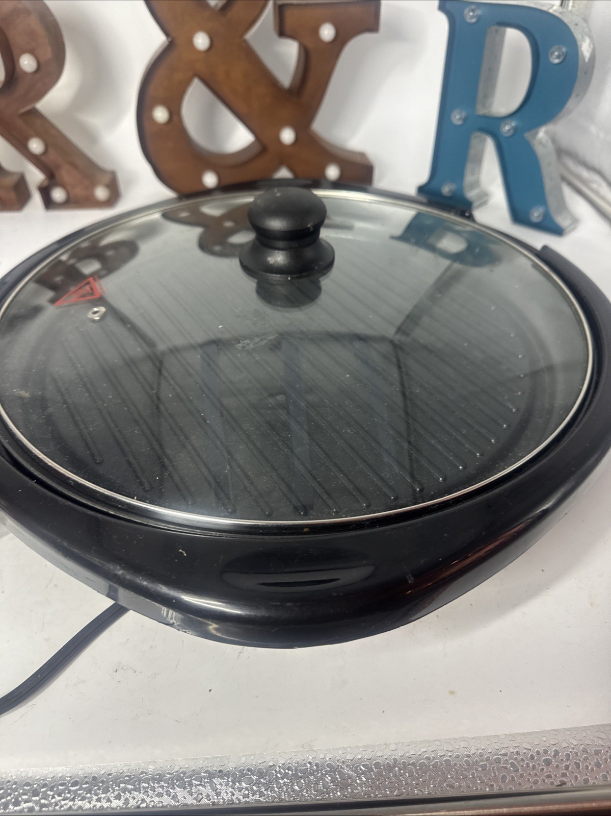 Elite Gourmet 14″ Electric Grill Model EMG-9808 120 VAC 60Hz 1300W Glass Lid