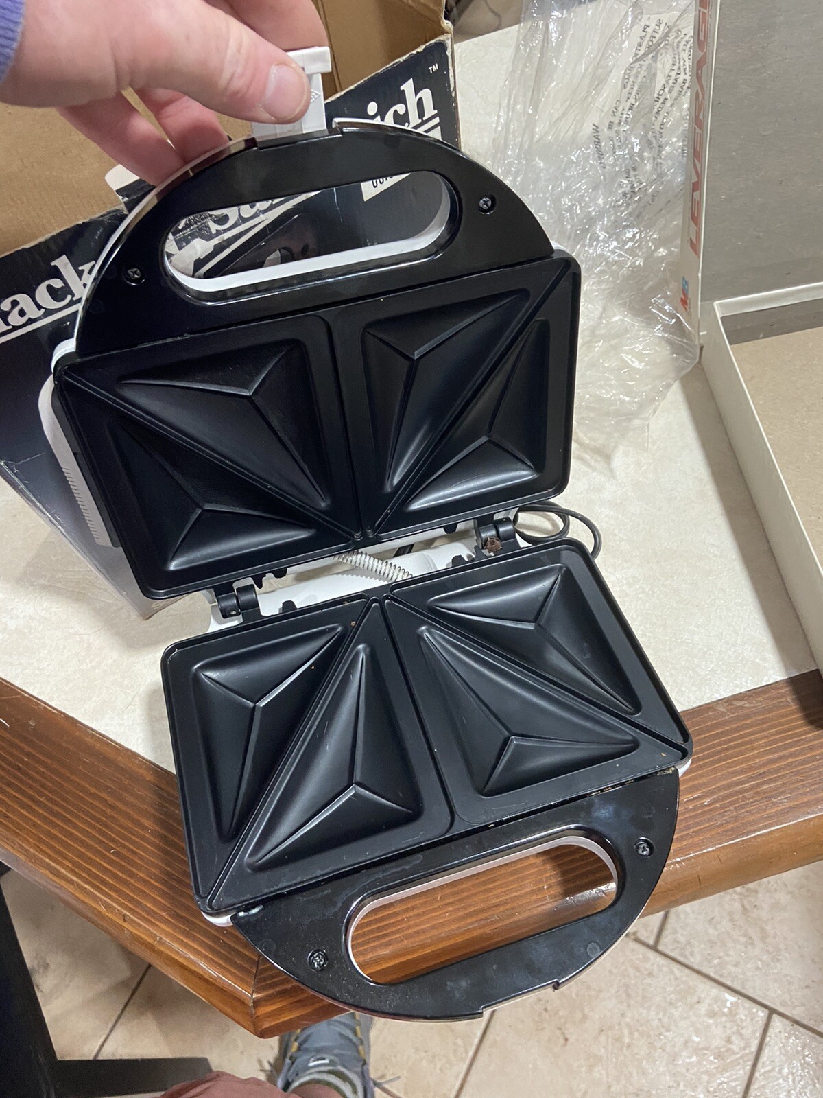 Salton Snack ‘N’ Sandwich Maker SA-4 120V 760W in White Vintage – Excellent