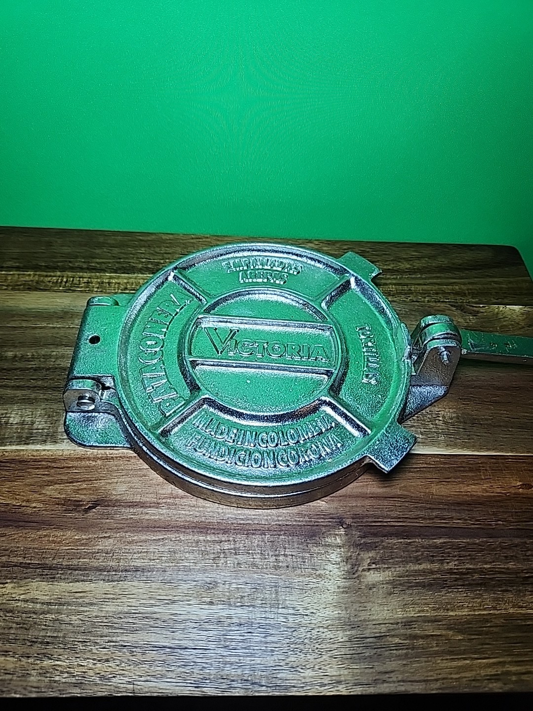 Victoria Pataconera Tortilla Maker Empanadas Arepas Cast Iron Press Plate 6-3/4″