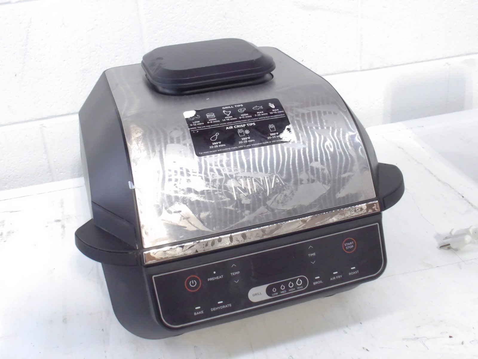 Ninja EG201 Foodi 6-in-1 Indoor Grill with Air Fryer Roast Bake, READ