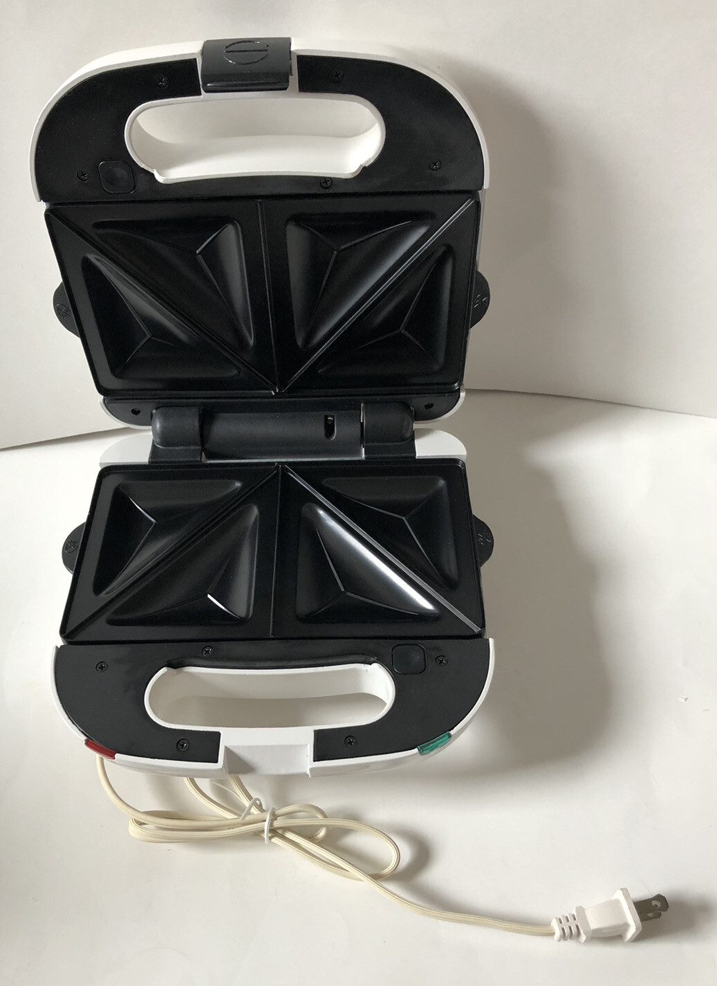 Black and Decker 4 in 1 Multi Purpose Grill Waffle Maker/griddle/Open Grill New