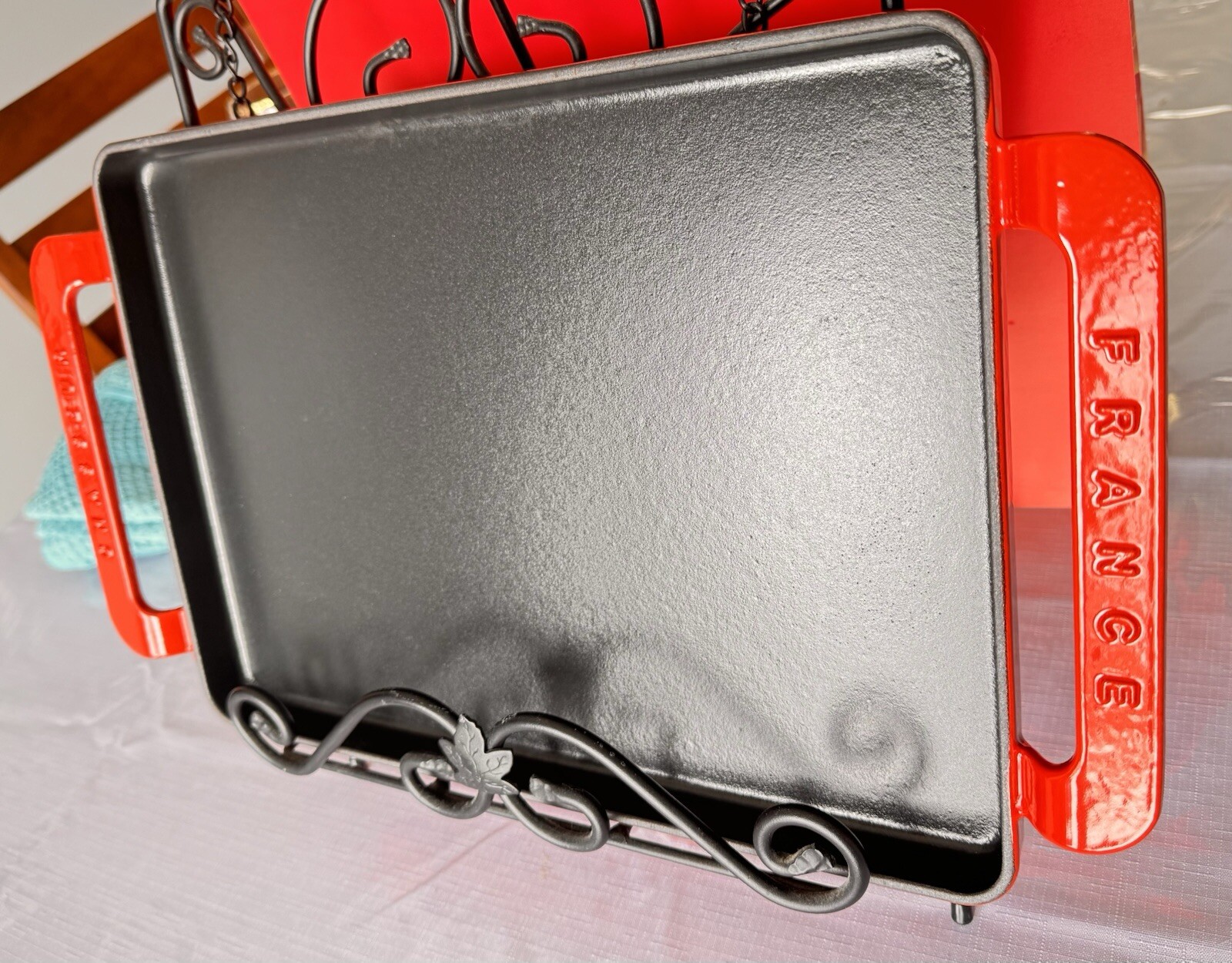 Cast iron griddle rectangularChasseur 16.5″ x 9.75″ in Beautiful Red Heavy Duty