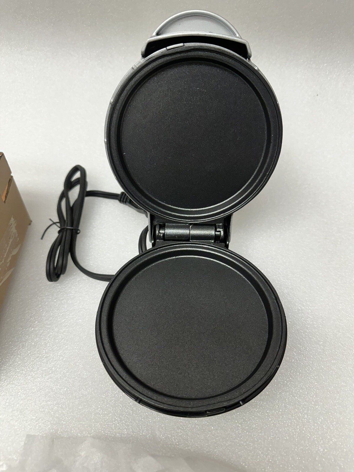 Dash DMS001SL Mini Maker Electric Round Griddle 4” Individual Pancakes Eggs NEW!