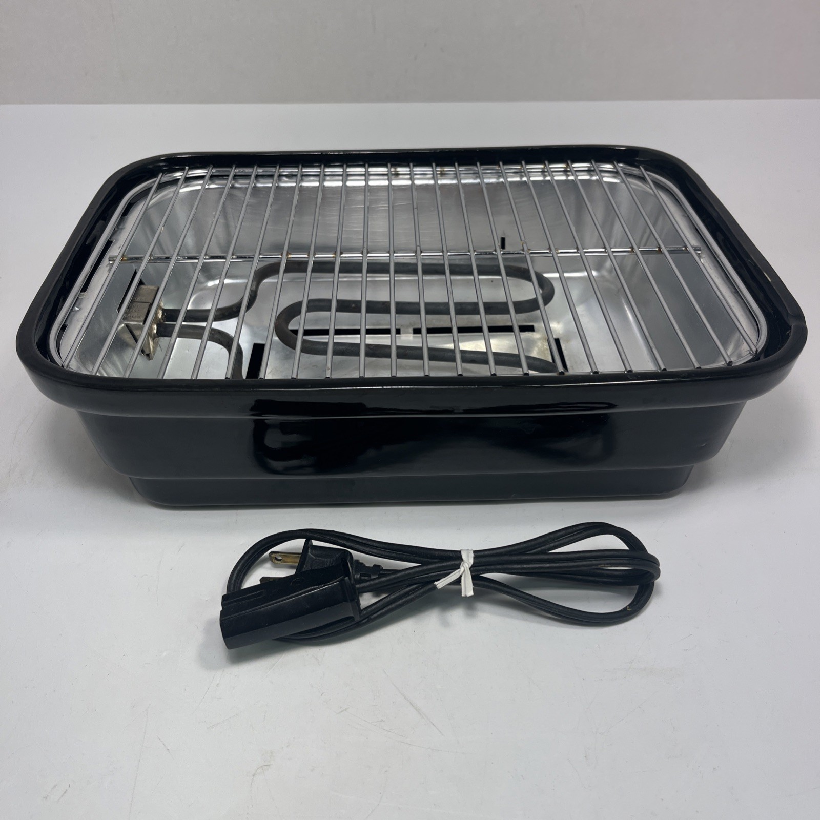 Nice Vintage Contempra Electric Indoor Grill•ette Model MMG-10-100 Classic Black