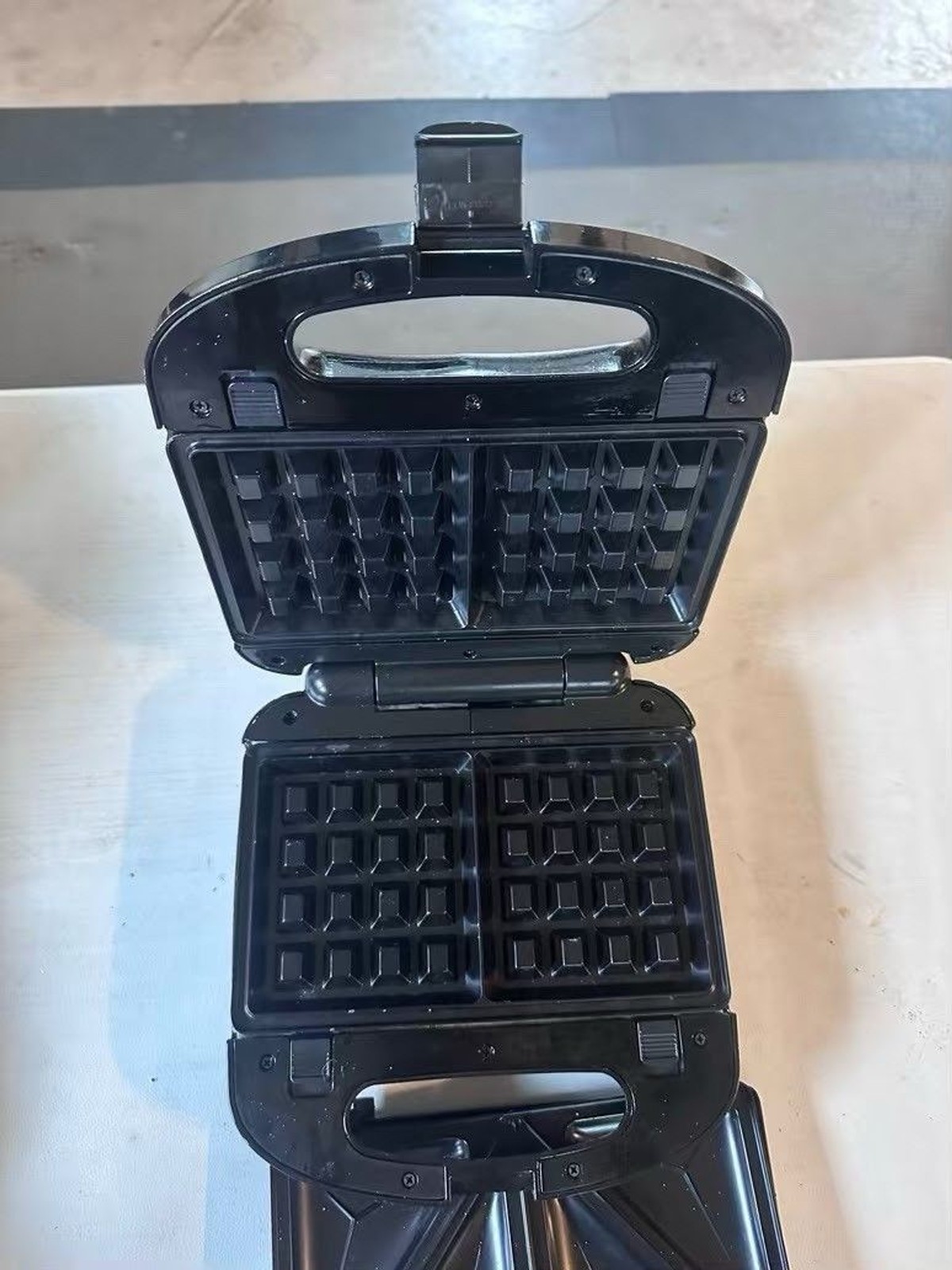 Black+Decker 3-in-1 Morning Meal Station Waffle+Pannini+Griddle Model: WM2000SD