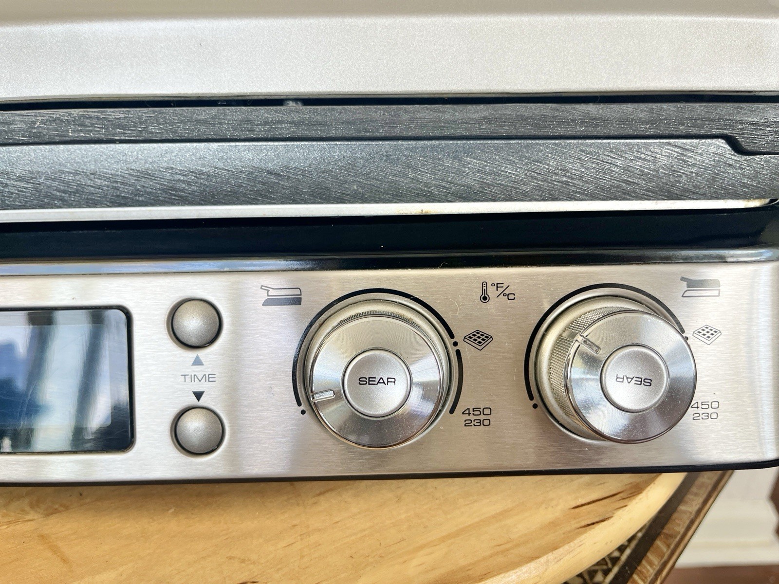 DeLonghi Livenza CGH1030D Digital All-Day Grill Silver