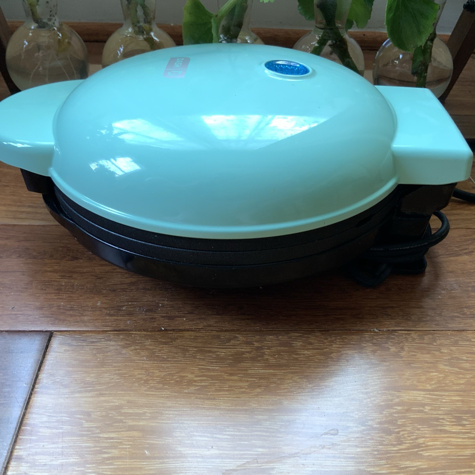 DASH Express Griddle, 8” Cooking Surface, Nonstick, 760 Watts, Aqua DMG8100AQ