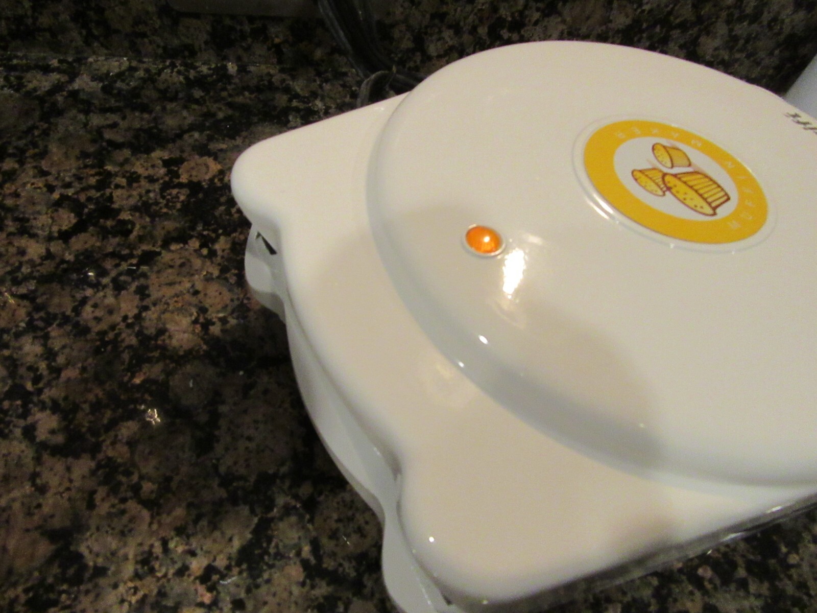 New Electric Swift Muffin Baker in Great Shape Please see the Video!