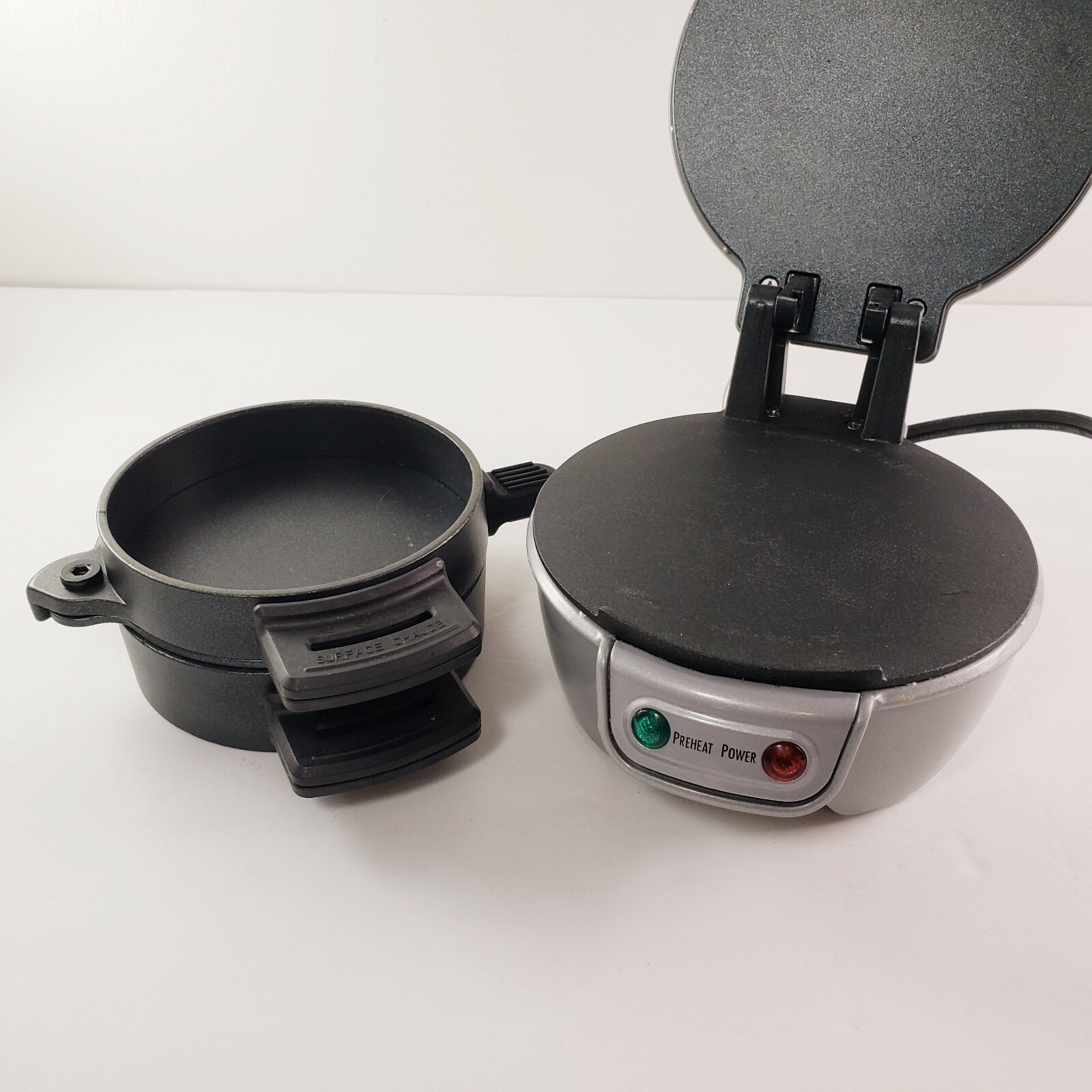 Hamilton Beach Breakfast Sandwich Maker 25475 Non Stick 120V Tested