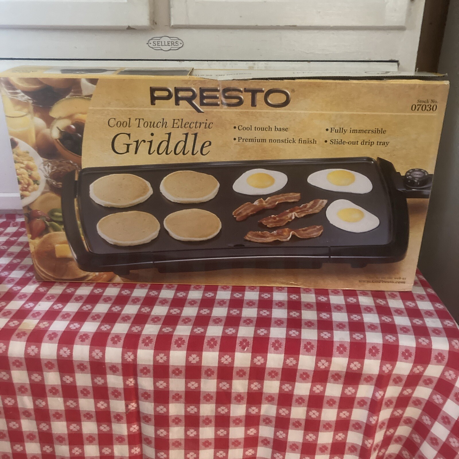 Presto 07030 Cool Touch Electric Griddle Black W/Slide Out Drip Tray New Openbox