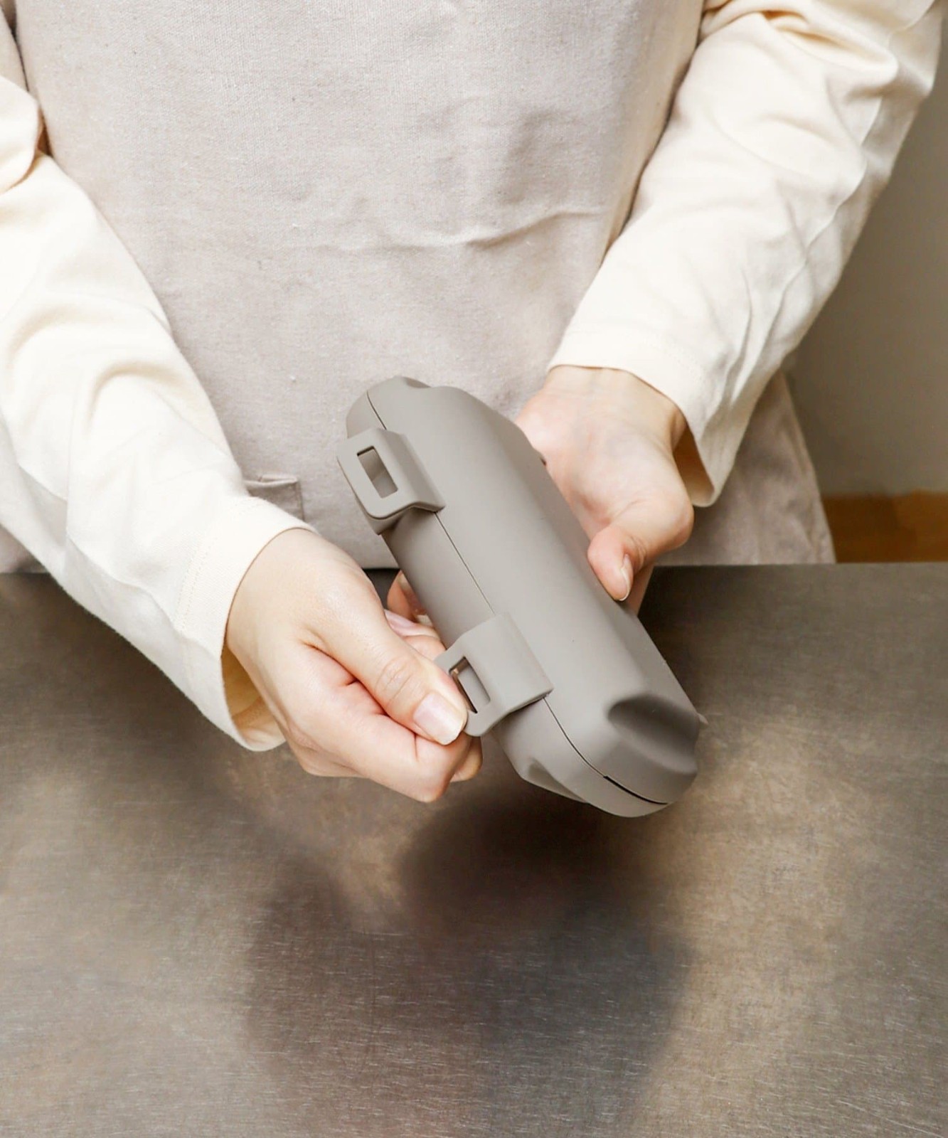 Microwave-safe half-sized hot sandwich maker 3 Coins