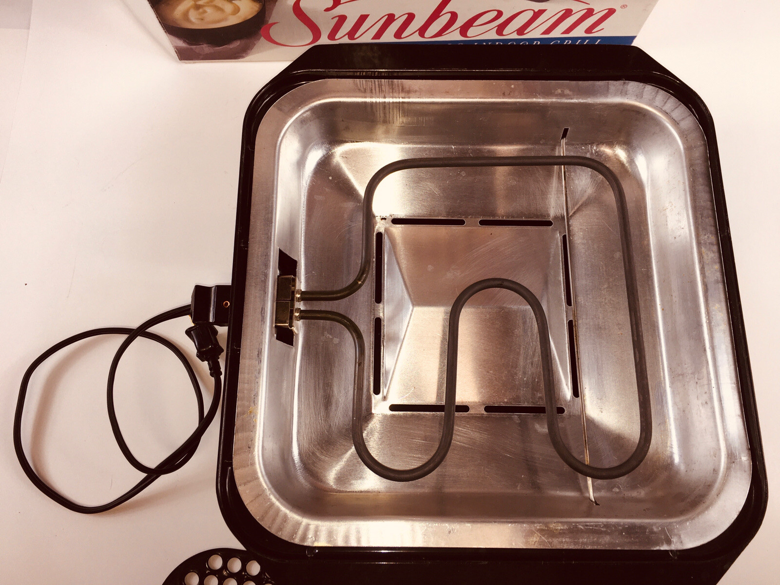 Sunbeam Oster Electric Indoor Grill Model 4760 Non-stick Griffo Grid with Box