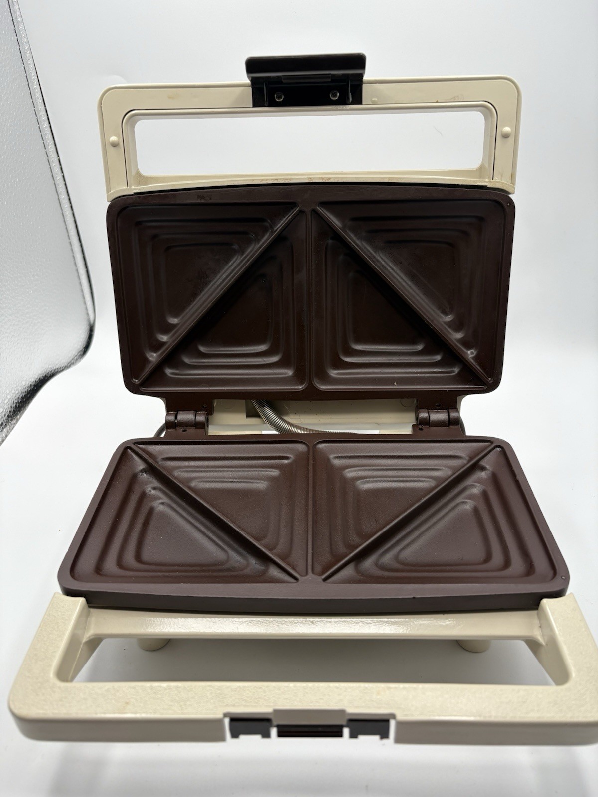 Oster Hot ‘n Toasty Electric Contact Sandwich Grill 750W Beige Ready Light