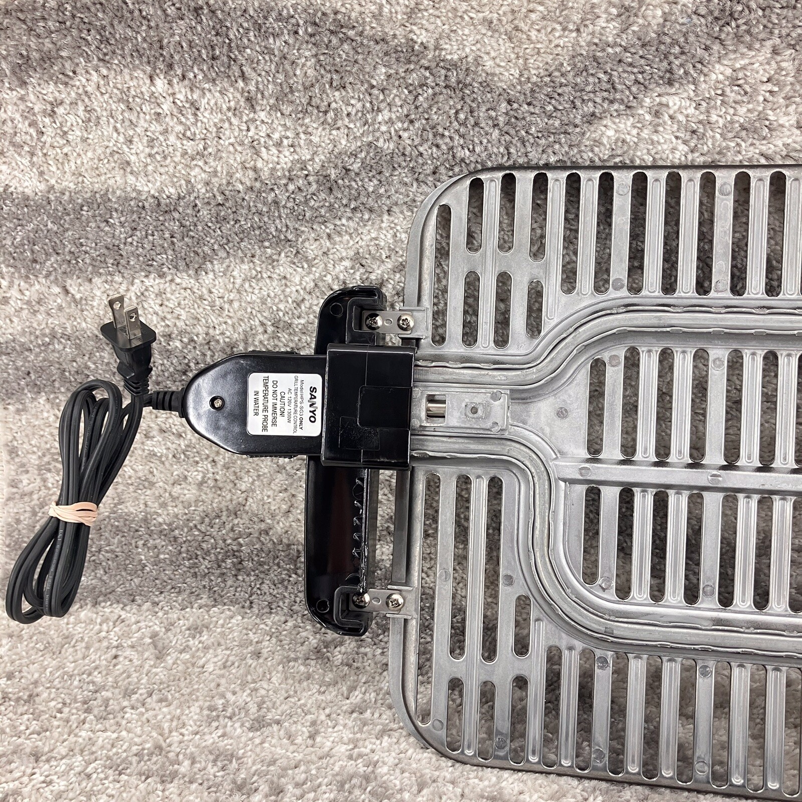 Sanyo Electric Indoor Barbeque BBQ Grill Extra Large 200 Sq In Black HPS-SG3 EUC
