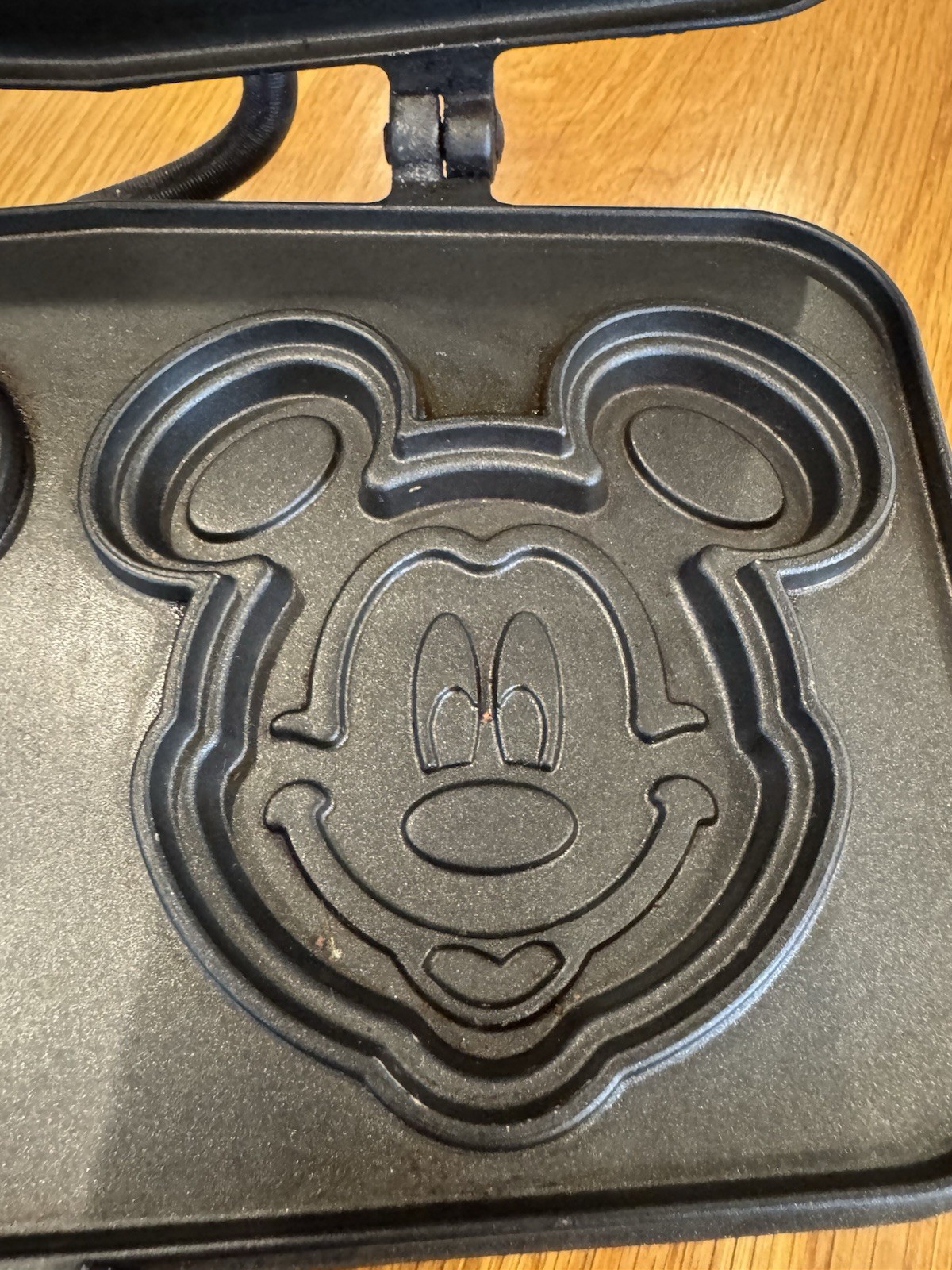Vintage Vitantonio Disney Mickey/Minnie Electric waffle Maker, Non-Stick Metal