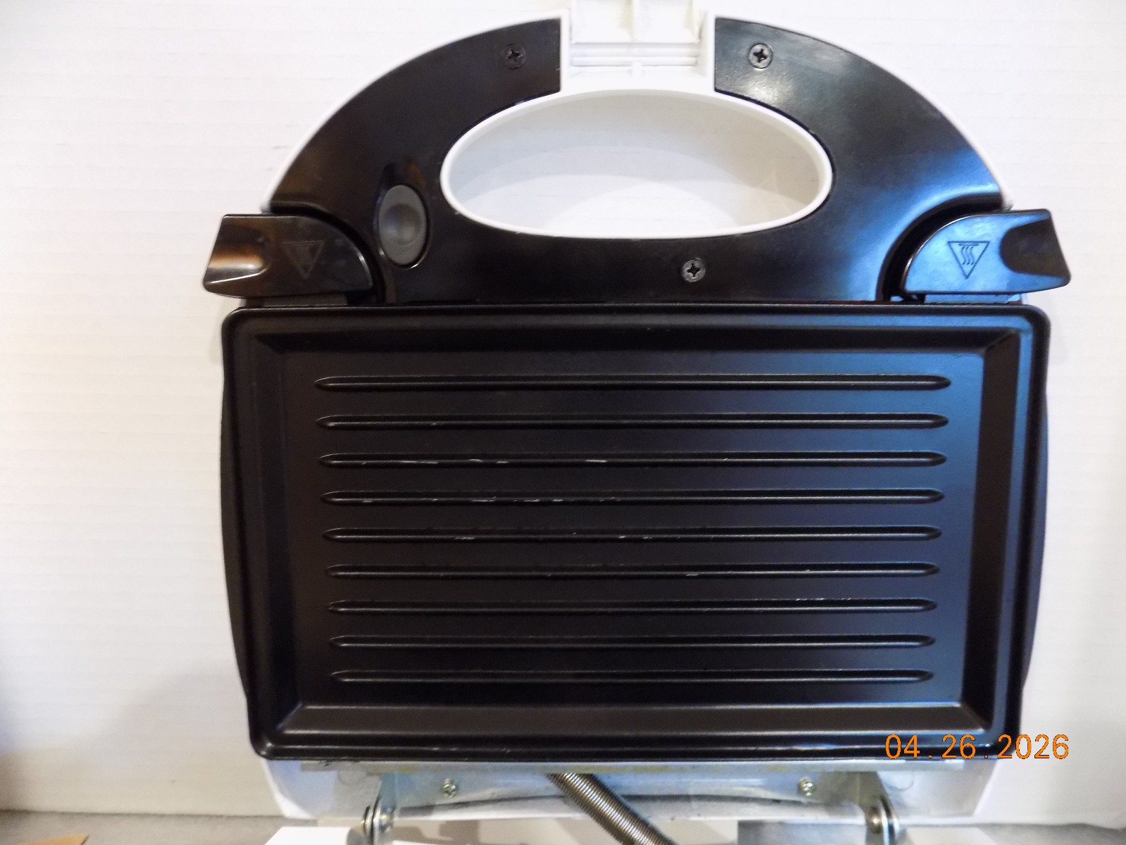 Everstar Three–In-One Grill Model 358 900 w/ 3 Interchangeable Grill Plates