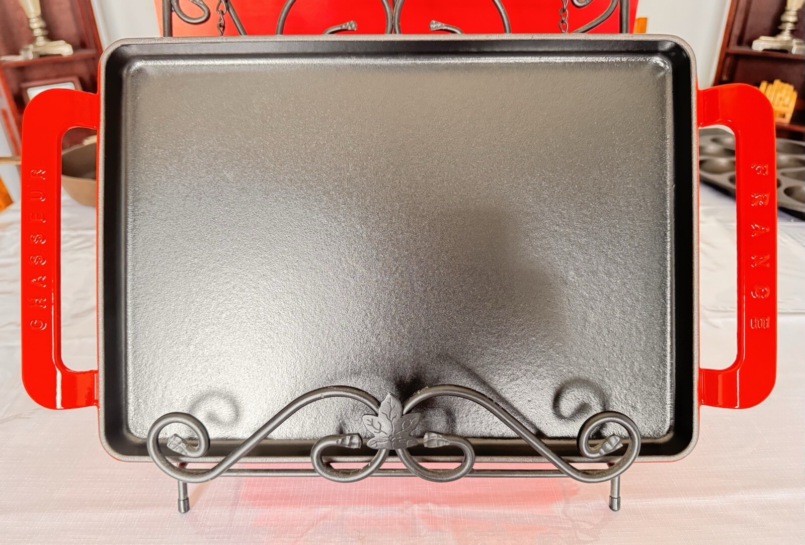 Cast iron griddle rectangularChasseur 16.5″ x 9.75″ in Beautiful Red Heavy Duty