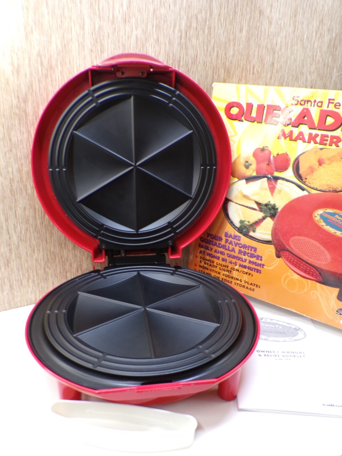 Santa Fe 12″ Countertop Quesadilla Maker QM2SFR Red Salton 2002 TESTED WORKING