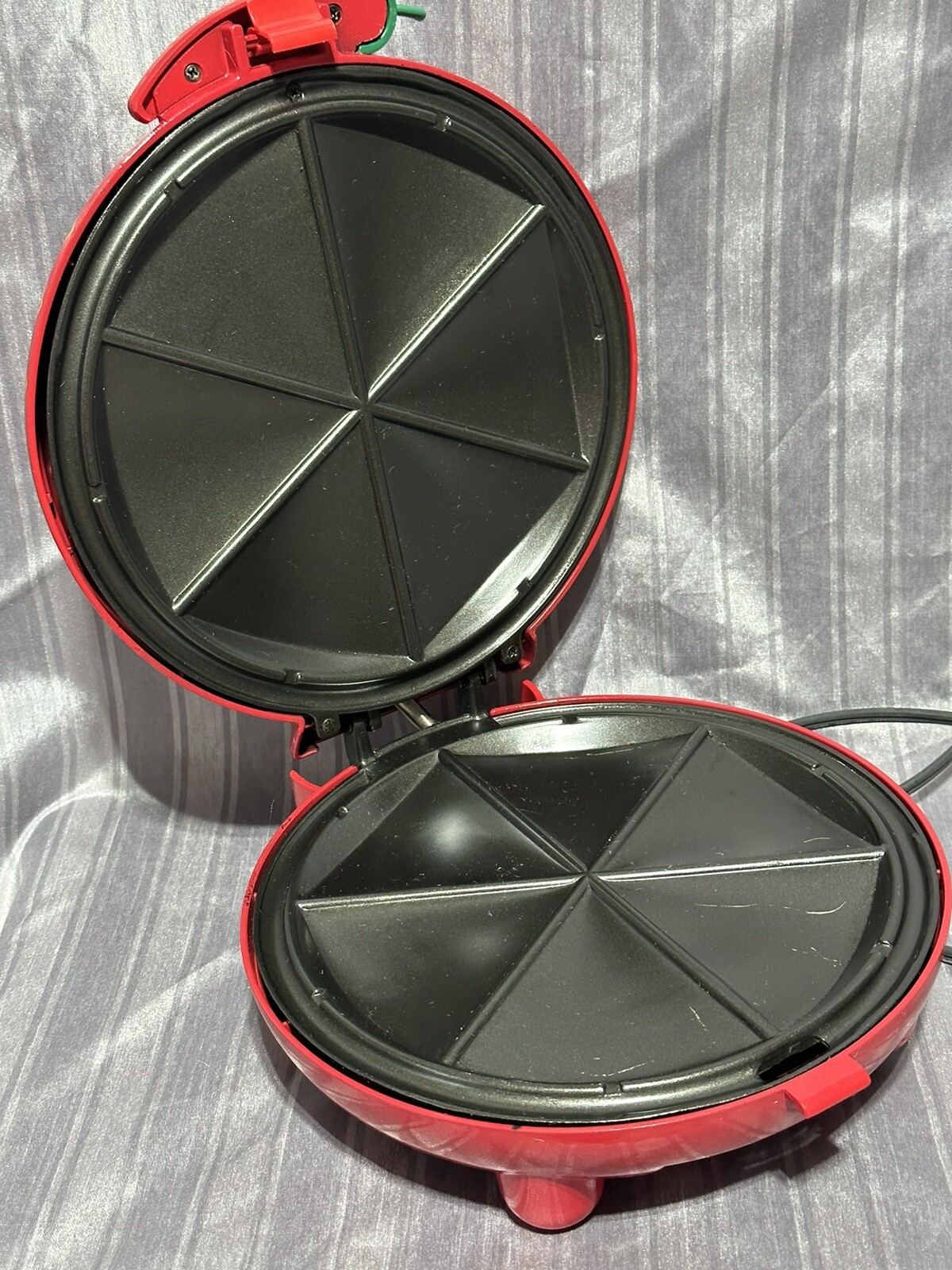 The El Paso Chile Company Quesadilla Maker Red Model S676