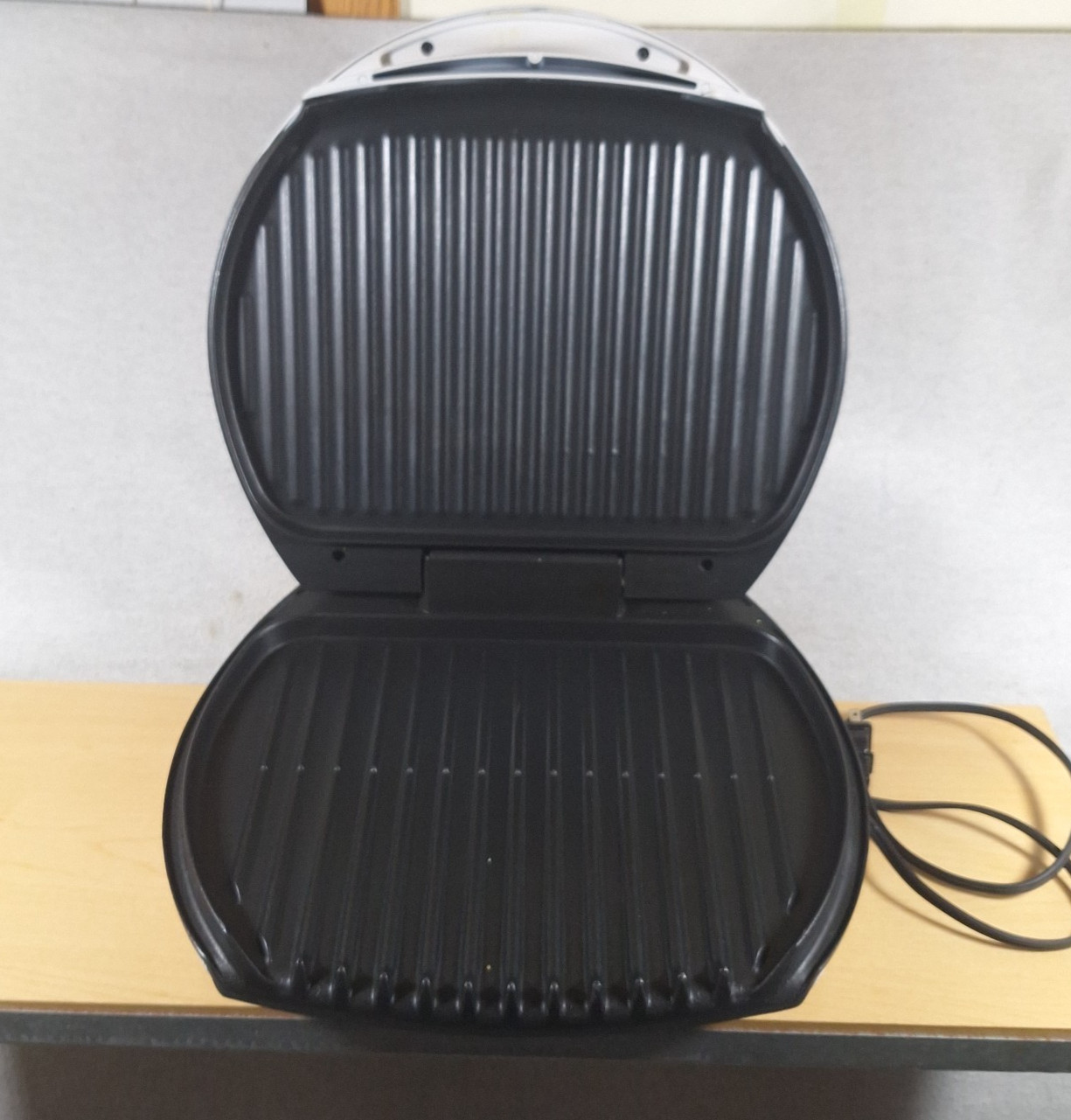 George Foreman Lean Mean Fat Reducing Grilling Machine GR30VT Large Family Size