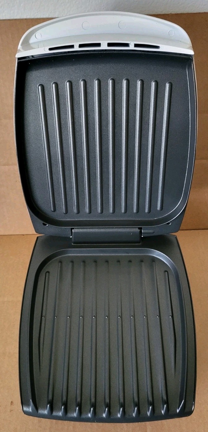 George Foreman Grill • Family Sized • MO# GR26CB • New/Open Box!