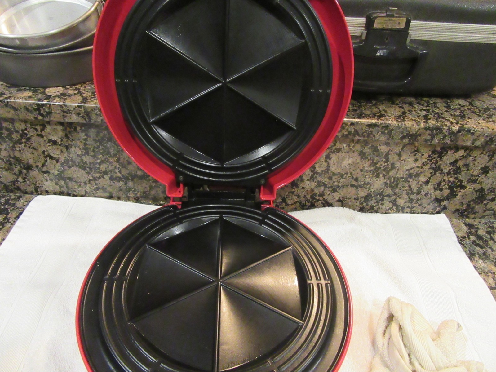 Salton Santa Fe QM2SFR Quesadilla Maker Super Clean and Working Well See Video