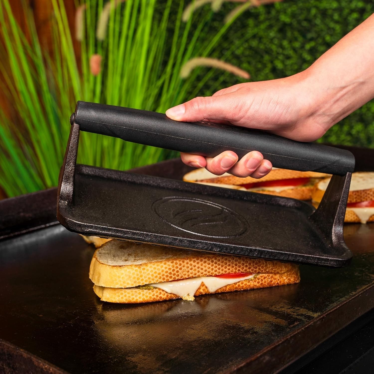Blackstone 5553 Pre-Seasoned Cast Iron Griddle Press Medium Heavy Duty-Meat, Bur
