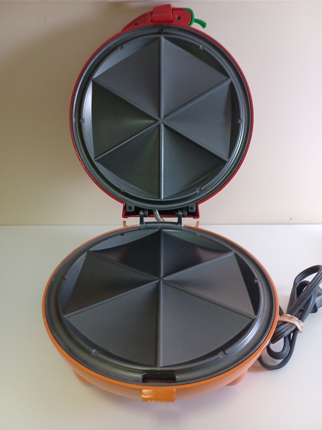El Paso Chile Company – Quesadilla Maker (Red) Model XB3338M Tested Working
