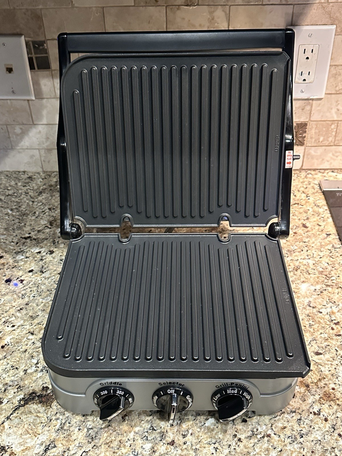 Cuisinart Versatile 2 Sets of Plates Grill Griddler Gourmet Model GRID-8PC