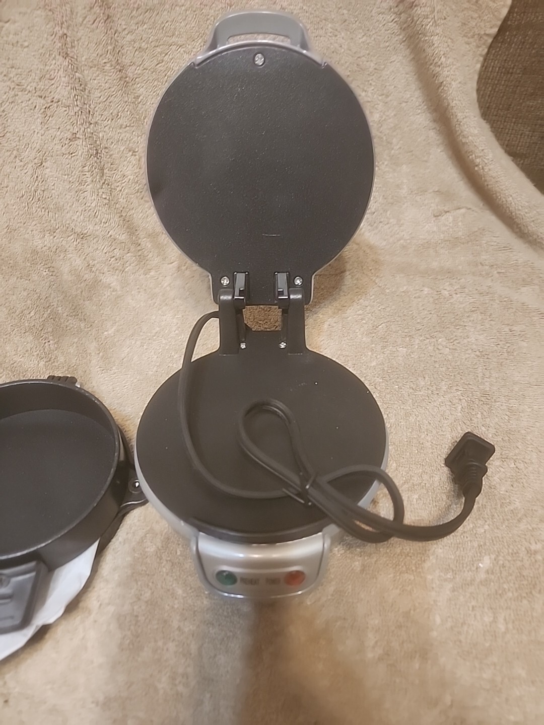 Hamilton Beach Breakfast Sandwich Maker Kitchen Counter Top Press (Open Box)