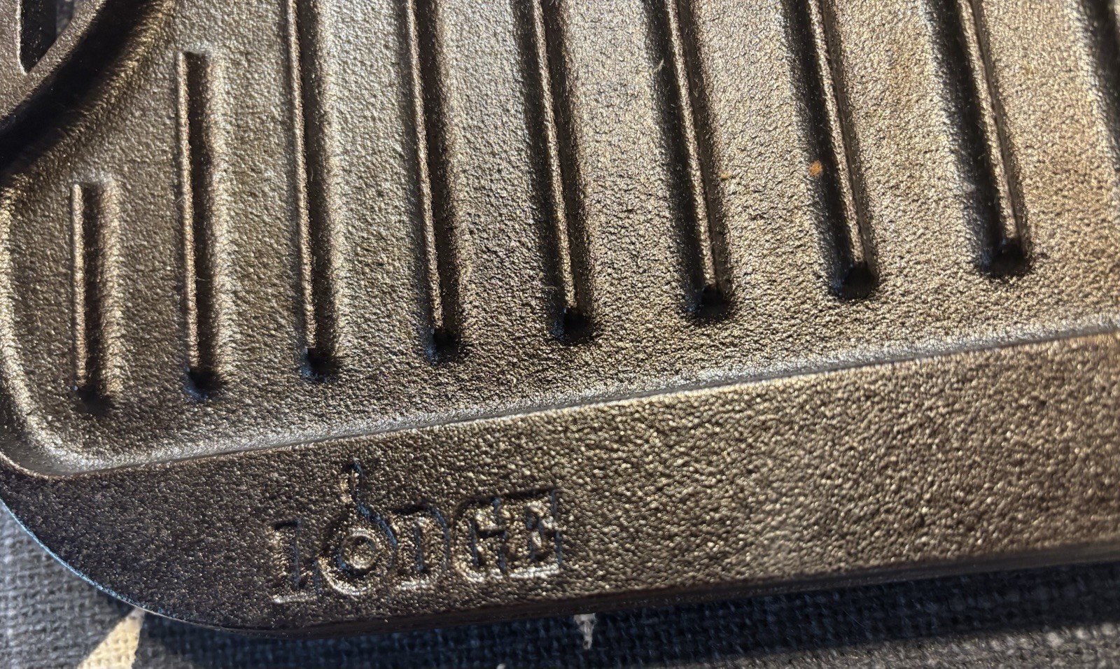 LODGE PRO GRID CAST IRON REVERSIBLE GRIDDLE/GRILL USA Made