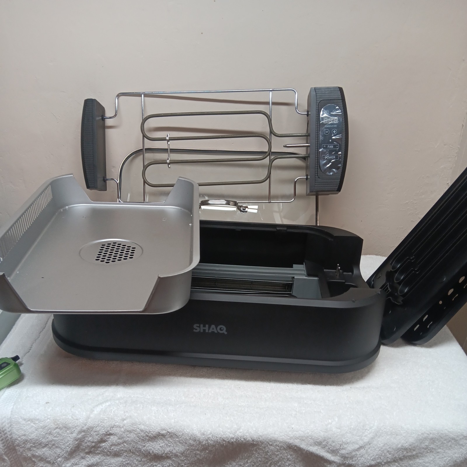 SHAQ 3-in-1 Smokeless Grill modelpg-1500xl open box never used. lift off lid
