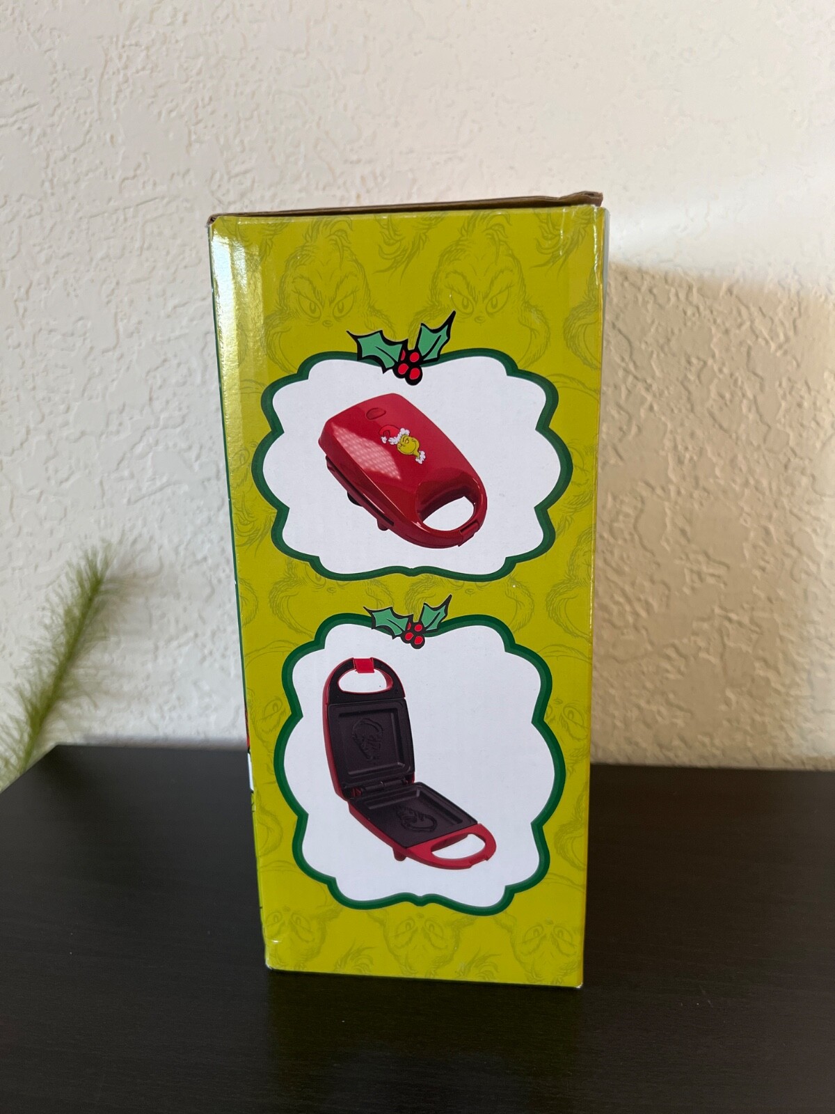 Dr.Seuss Christmas THE GRINCH Grilled Cheese Sandwich Panini Makers Red NEW +BOX