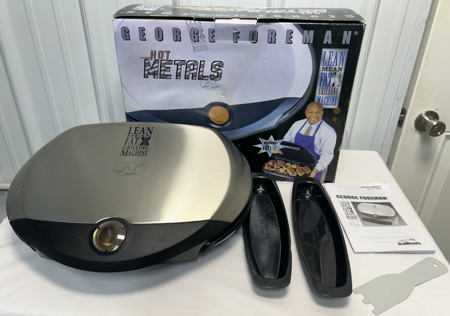 2003 LARGE George Foreman Hot Metals Brushed Stainless Steel Indoor Grill GR31SB