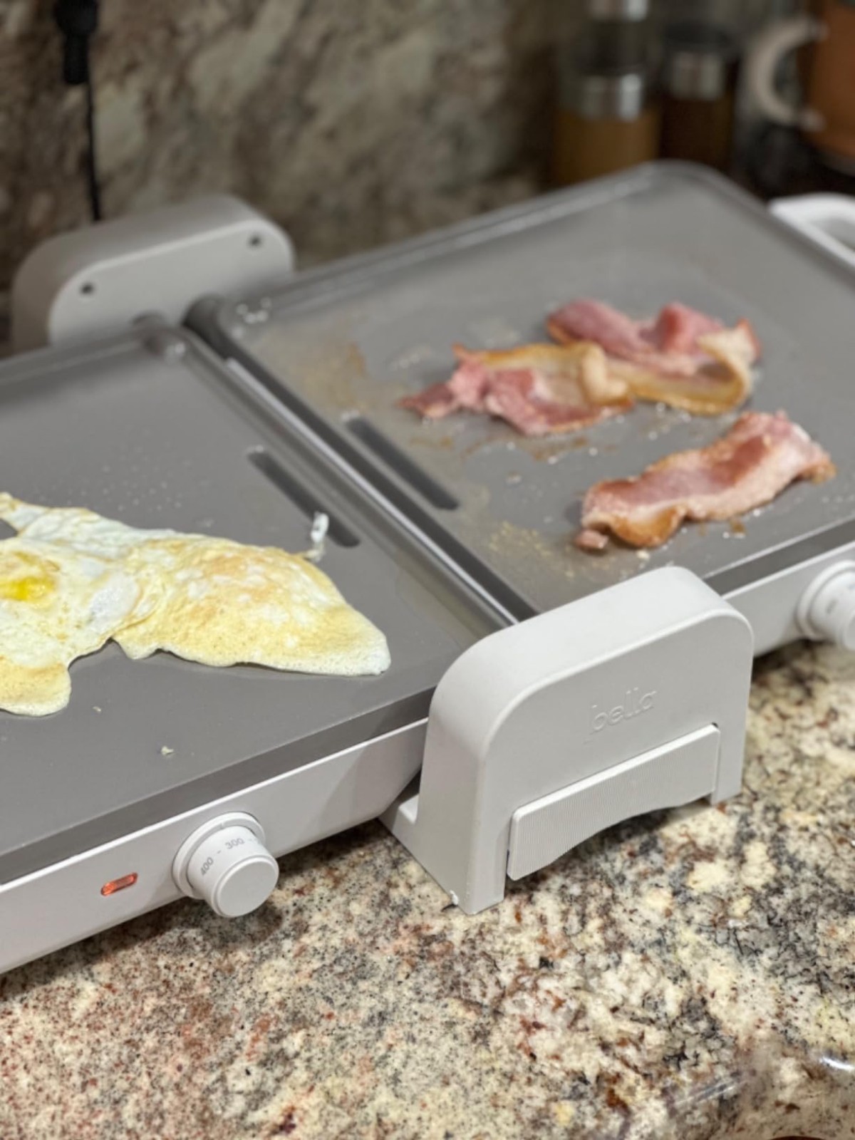 bella 10″x 20″ Ceramic Fold-n-Store Dual Temp Griddle Nonstick Coating Oatmilk
