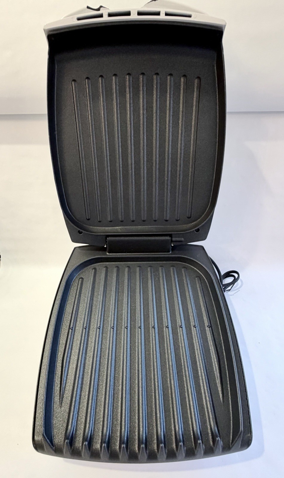 George Foreman lean mean fat grilling machine GR26CB READ – Broken Handle-CLEAN