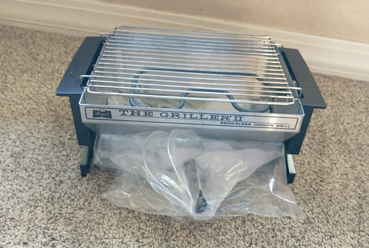 REGAL WARE Vintage ‘The Griller’ Smokeless Indoor Electric Mini Grill Model 6708