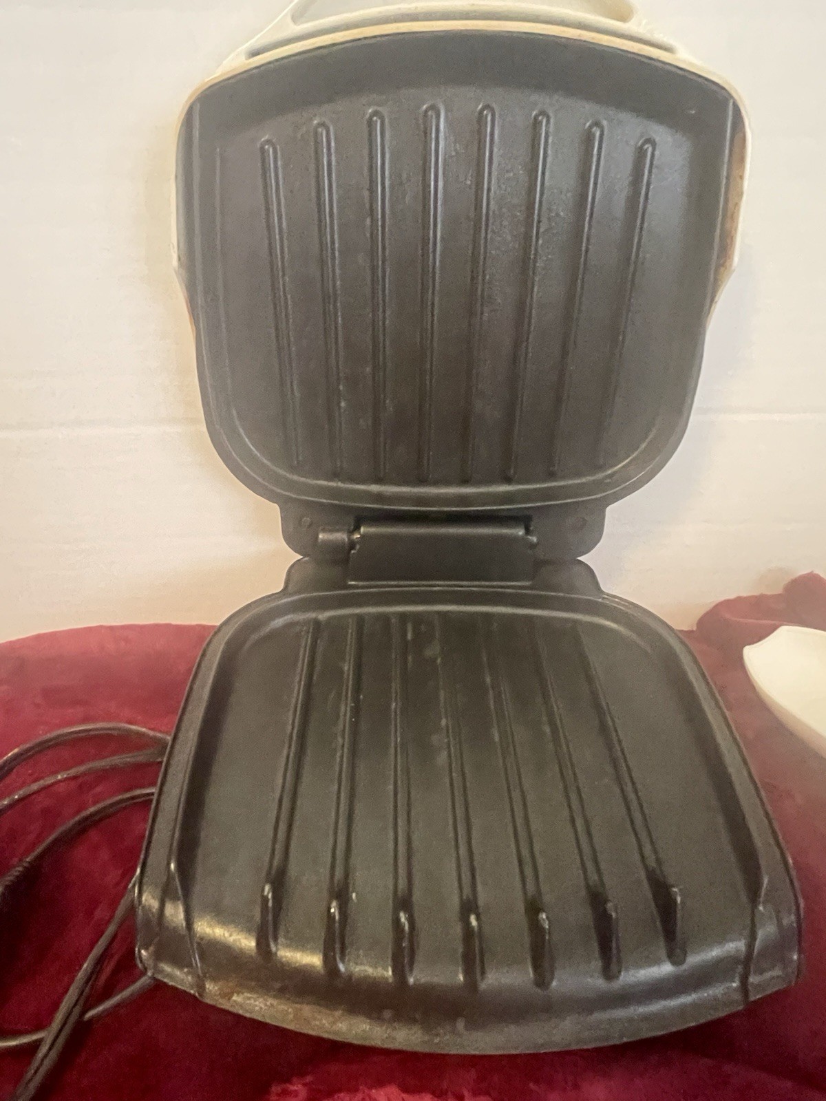 Glossy White, Easy To Clean, George Foreman Grilling ￼Machine. Smaller Size